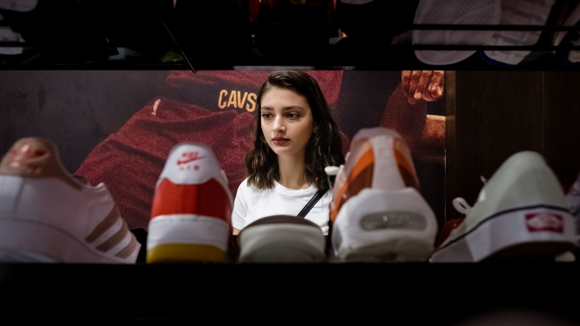 Zoé … a beautiful girl in Koeln | Cologne … longing for shopping yellow shoes