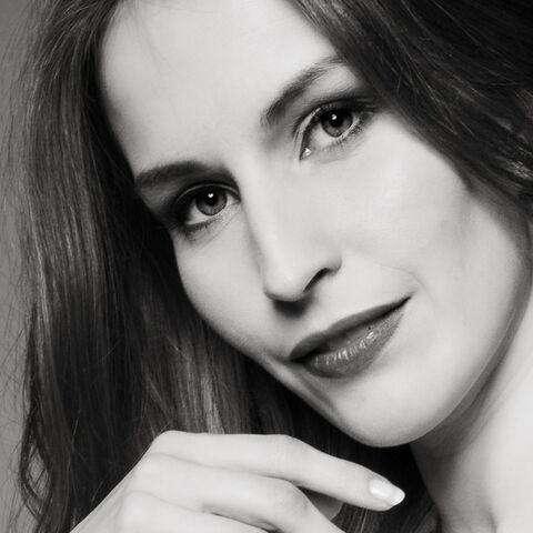 Julija Stoffersen … Wirbelwind. Re-Edit in XPan Format - Von einem Studioshooting in @2026