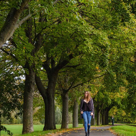 LISA … On Her Way … von einem Outdoor-Shooting