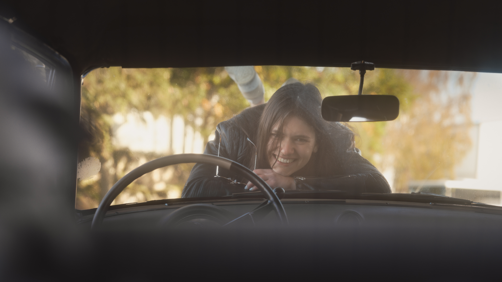 ELISABETH … Baseball-Girl an der Tankstelle
